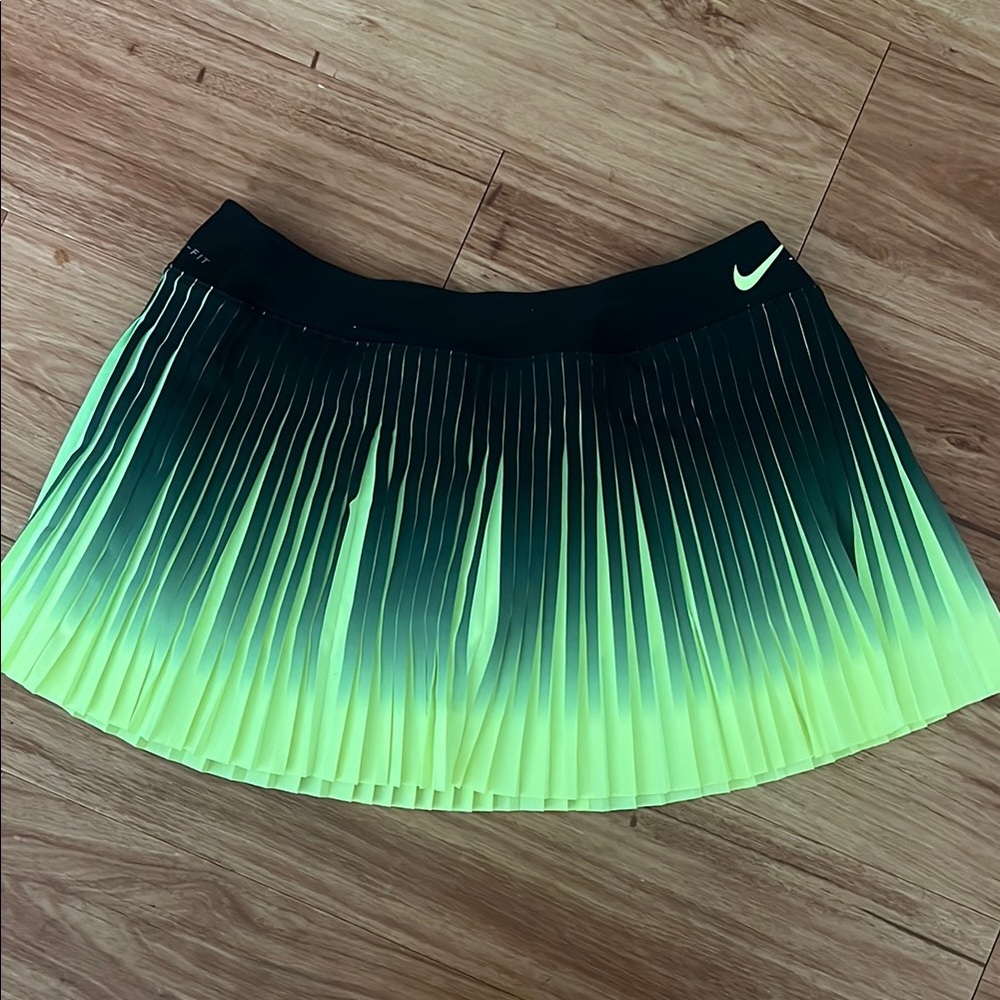 Nike Women's Gradient Pleated Skirt - Black and Yellow